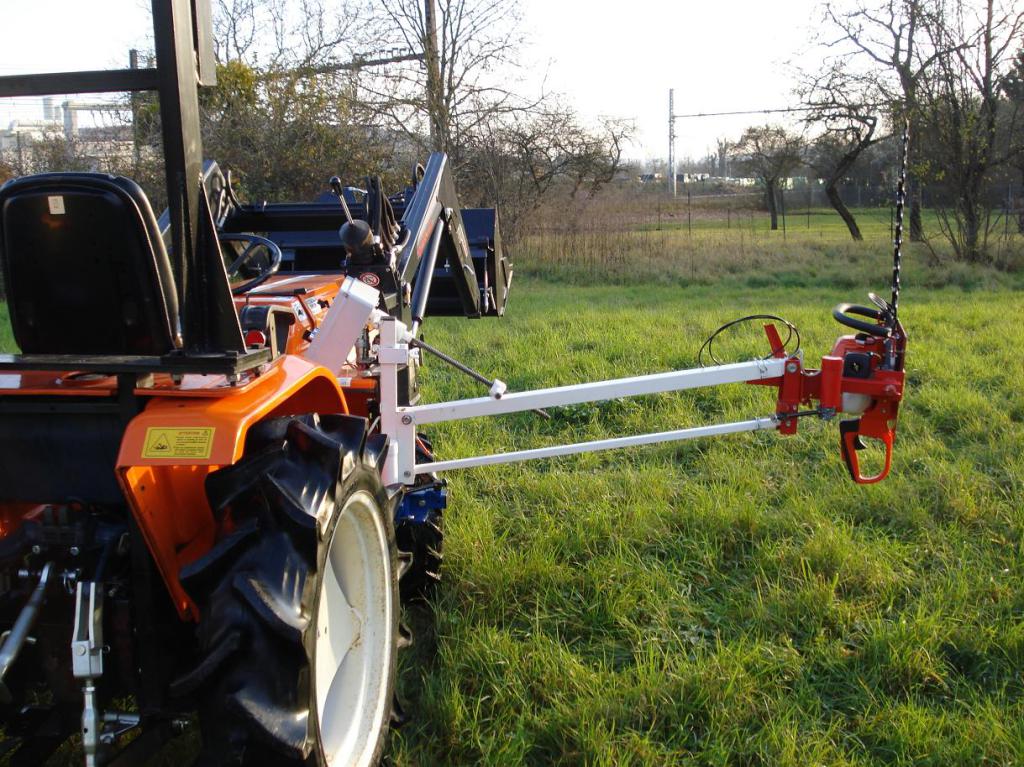 DSC01634 Bras porteoutils universel pour tondeuses et microtracteurs Transporteur Electrique